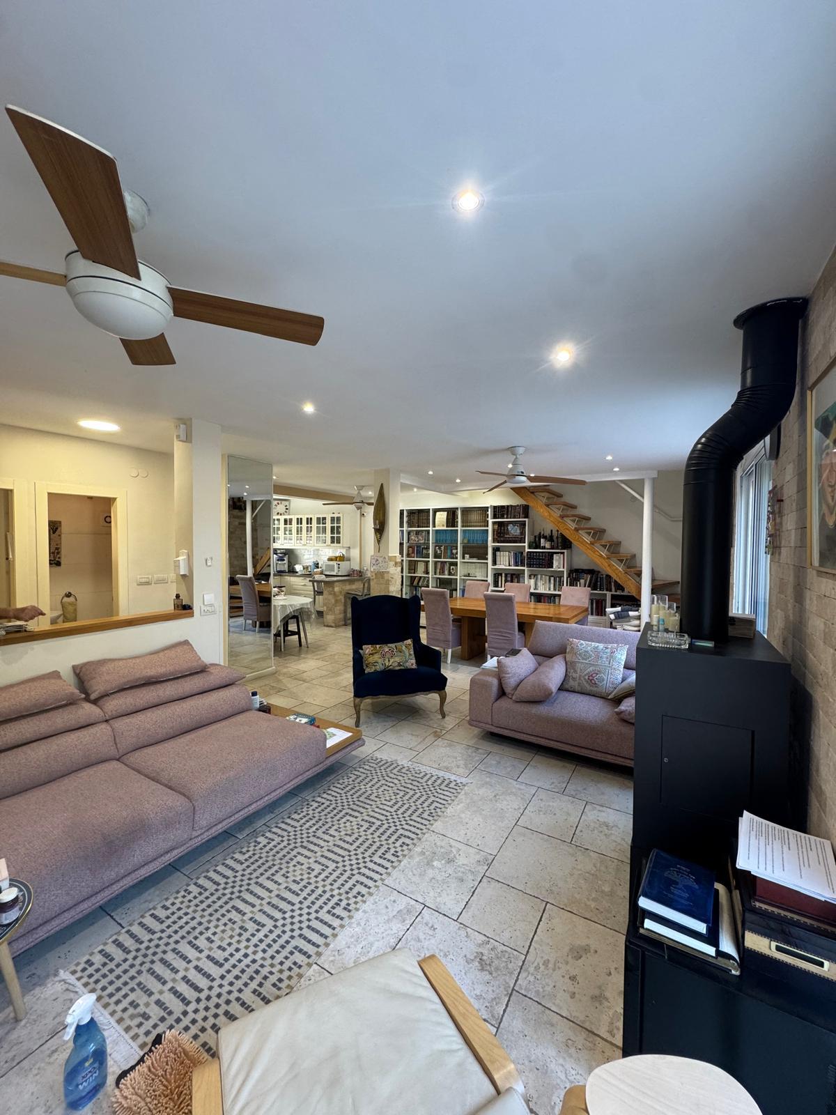 Villa Neuve à Ra'anana : Élégance et Modernité